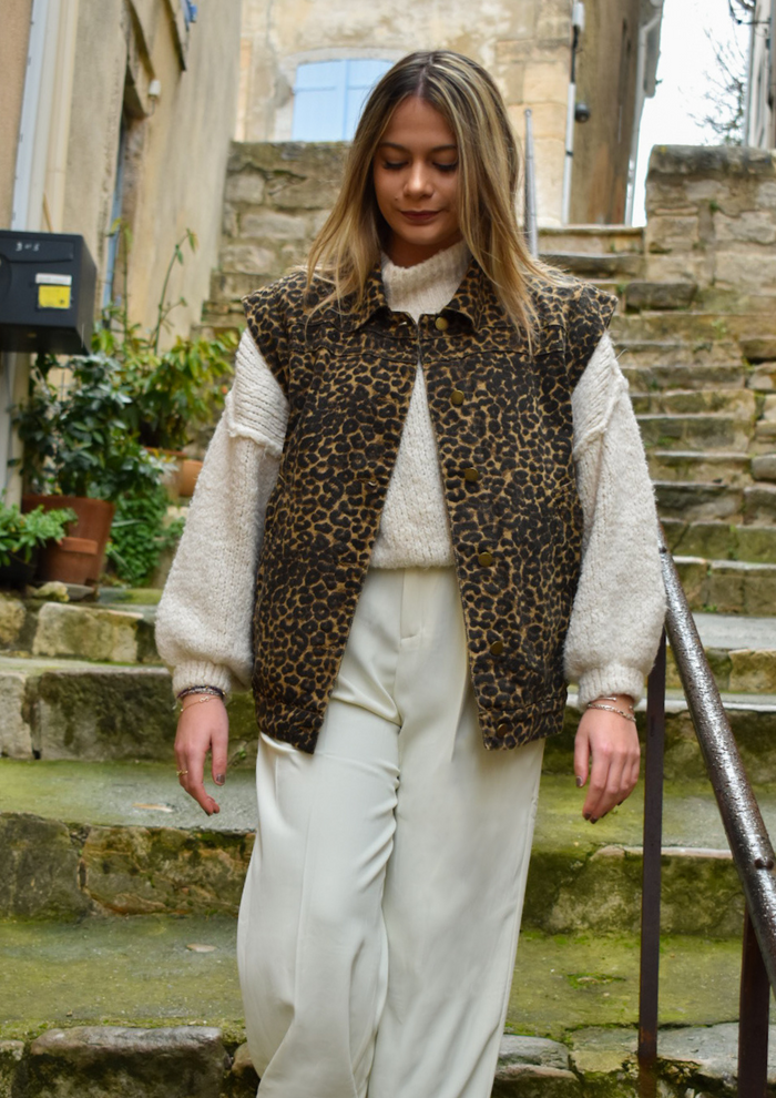 Veste en jean sans manches motifs léopard