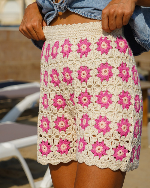 Short crochet rose