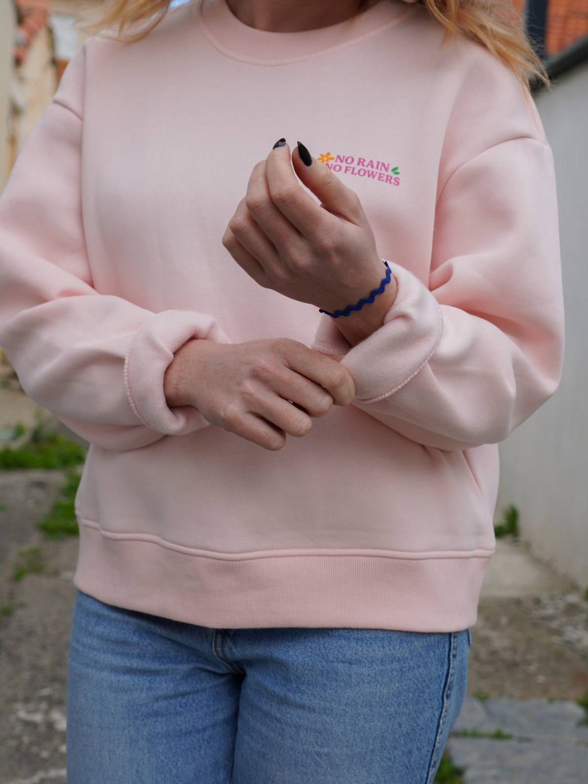 Sweat No rain, No flowers rose