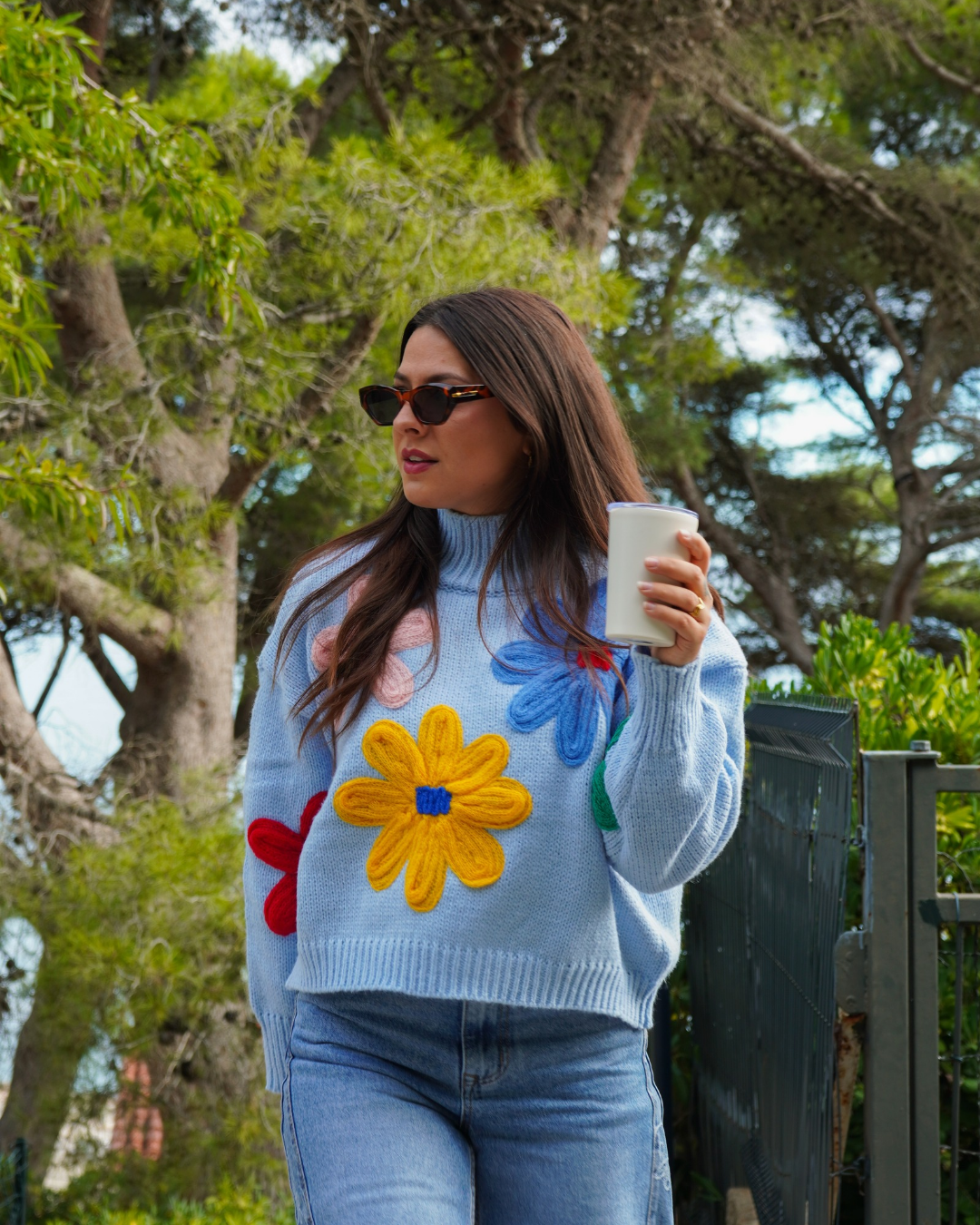 Pull fleurs bleu
