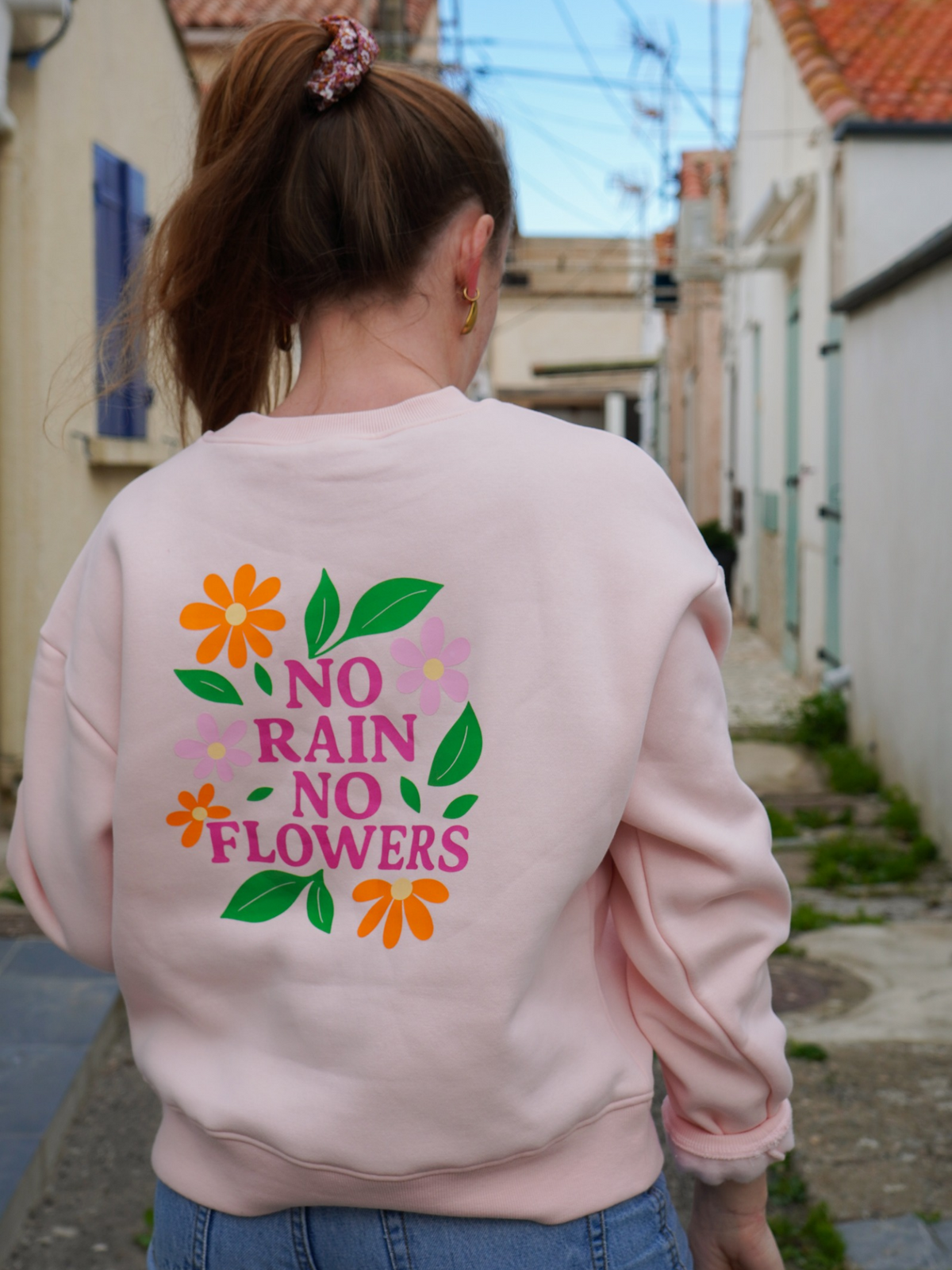 Sweat No rain, No flowers rose