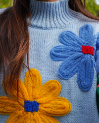 Pull fleurs bleu