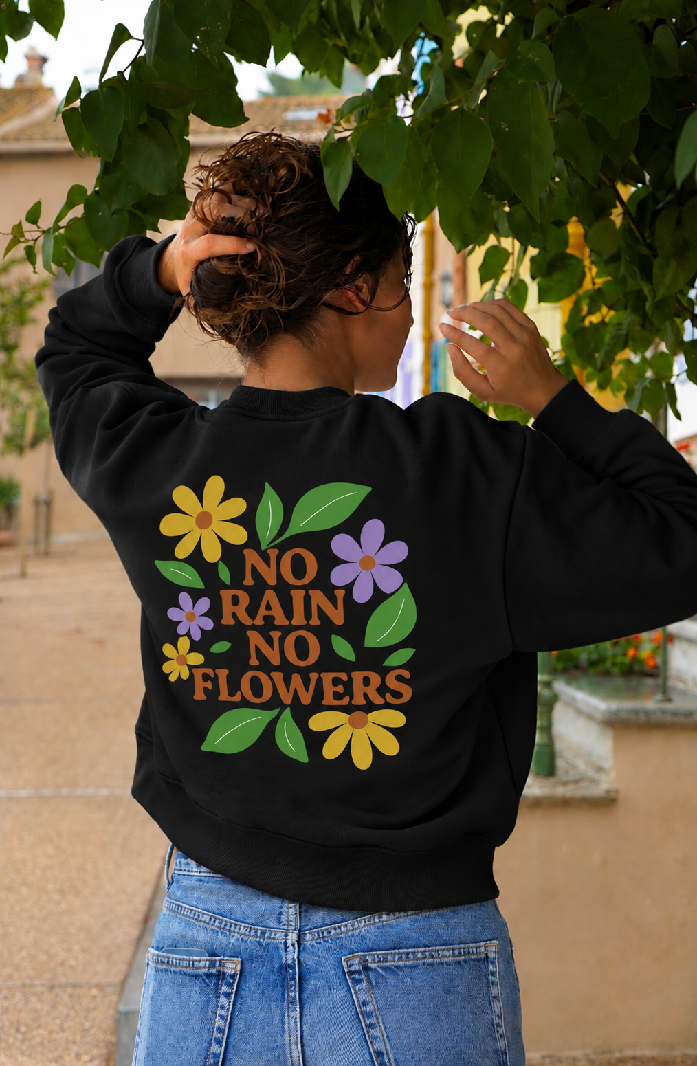 Sweat col rond No rain, No flowers (🖤🩷🤎💛)