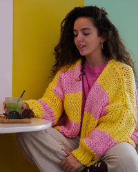 Gilet en maille rose/jaune