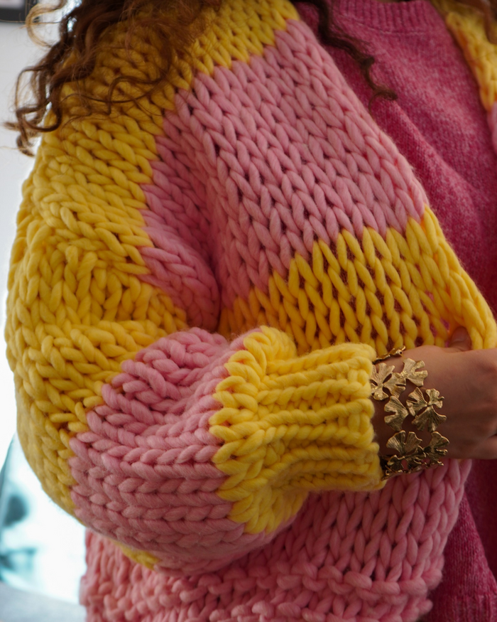 Gilet en maille rose/jaune