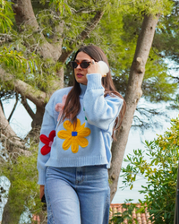 Pull fleurs bleu