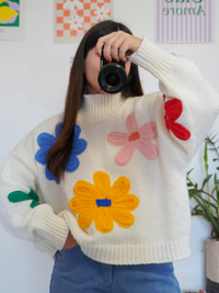 Pull fleurs colorées